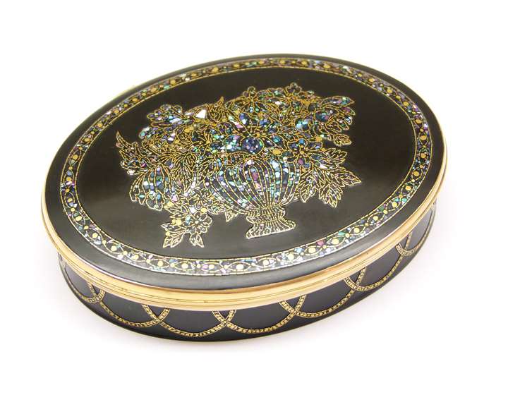 Early 18th century gold mounted tortoiseshell and mother-of-pearl and gold piquework oval box with portrait miniature of the Duchess of Queenberry to the interior
